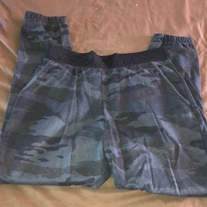 victoria’s secret sport camo joggers !!